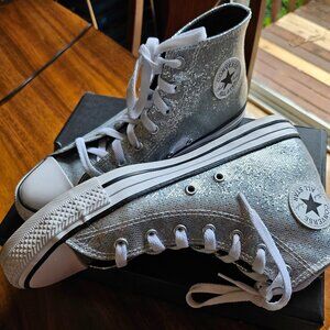 Converse women's silver glitter size 7 like new